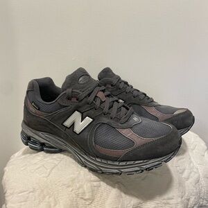 NEW BALANCE 2002r sneakers